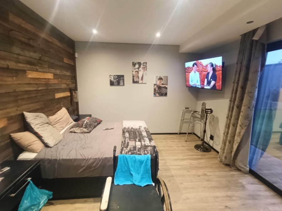 6 Bedroom Property for Sale in Elim Western Cape